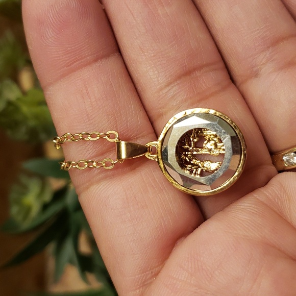 Friends Sisters Tree of Life Pendant Necklace - Picture 3 of 8